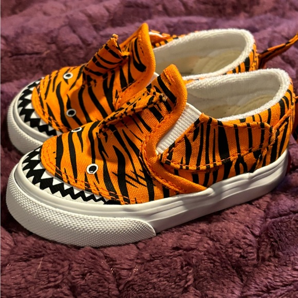 Toddler Vans Tiger Shark Slip Ons - Picture 6 of 7